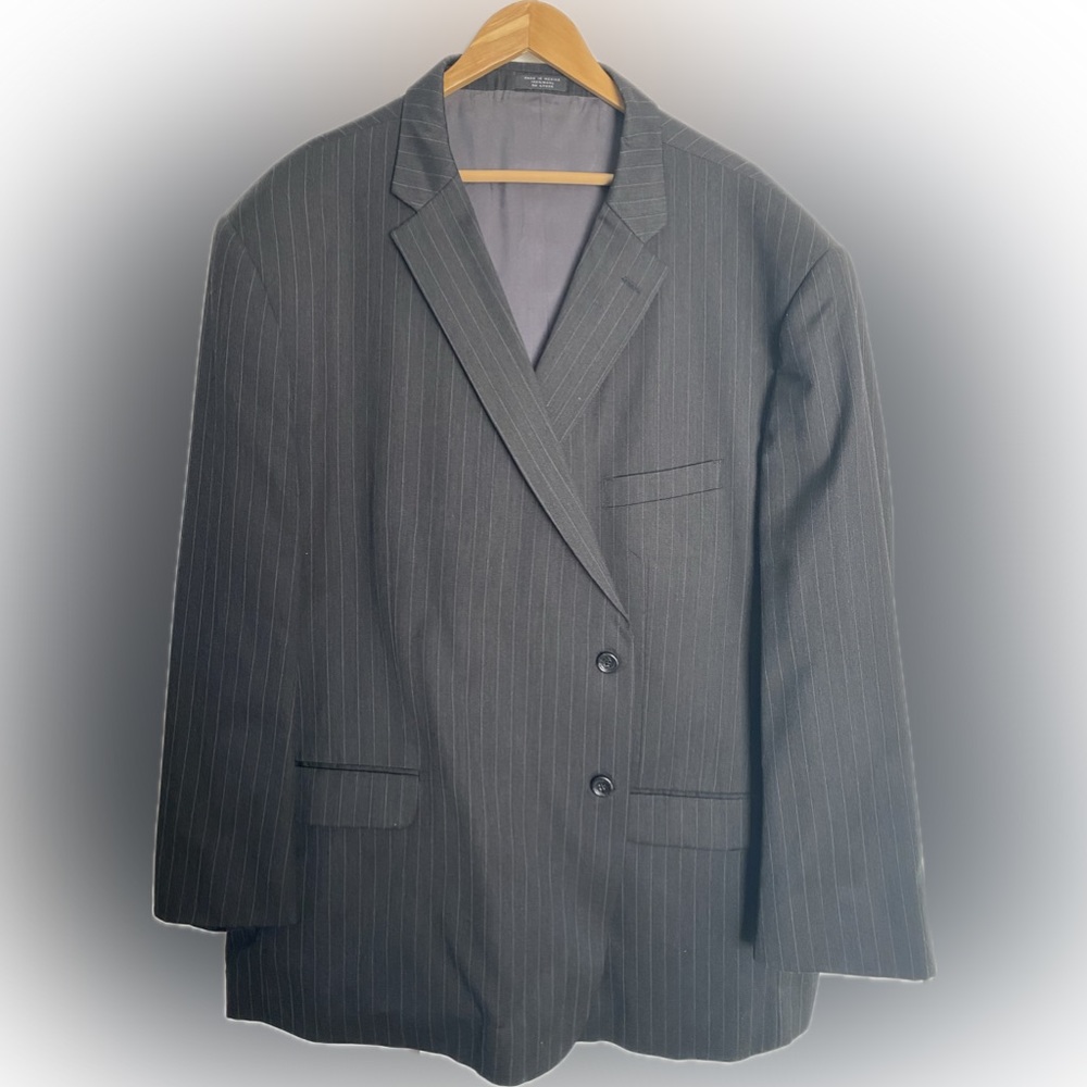 Men’s suit charcoal pinstripe 60R